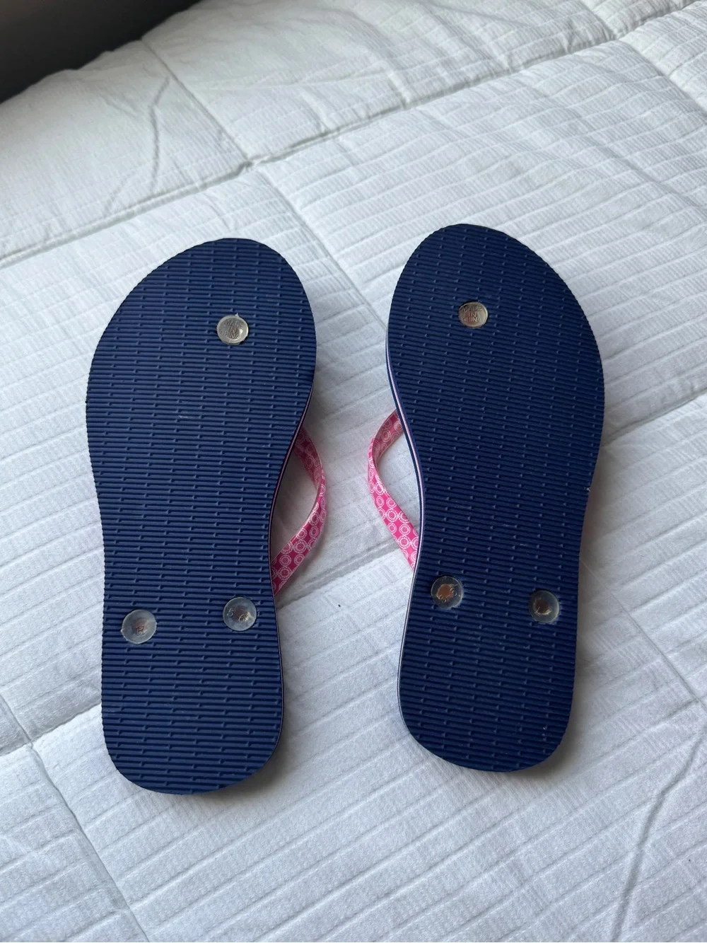 Vera Bradley navy blue pink sea turtle flip flops size 5-6